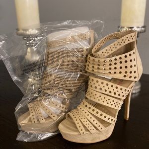 Scandalous Nude Platform Heels 👡